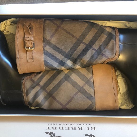 Burberry Rainboots - Picture 1 of 6